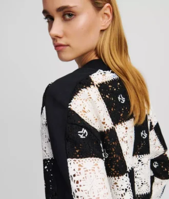 CAMISOLA CURTA EM CROCHÉ
