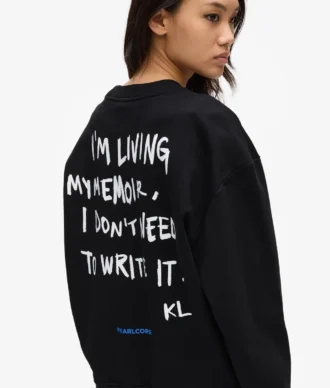 Camisola descontraída com citação de Karl