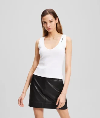 CAMISOLA SEM MANGAS COM DECOTE EM V E CANELAS