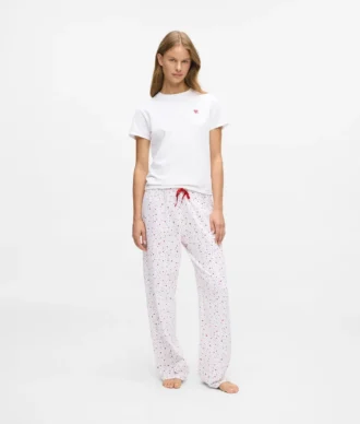 Conjunto de pijama com estampado de corações