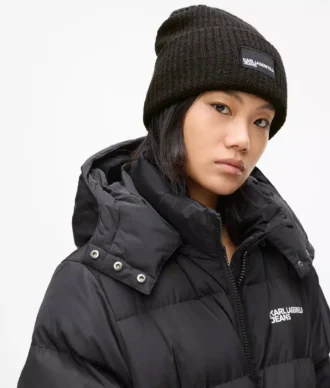 Gorro comprido com patch com logótipo